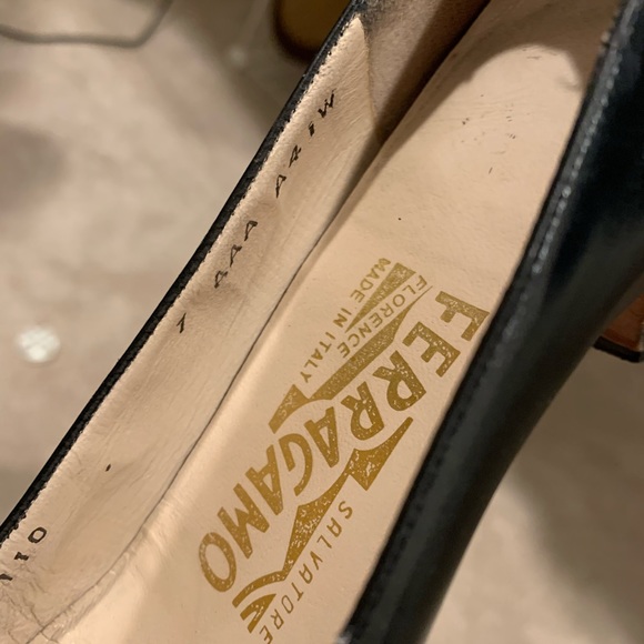 Women’s Ferragamo block heels - Picture 5 of 7